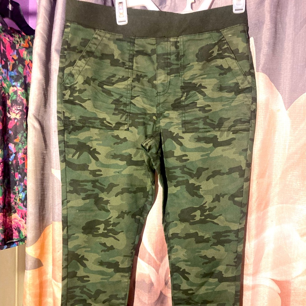 Army green woman’s size XL pants